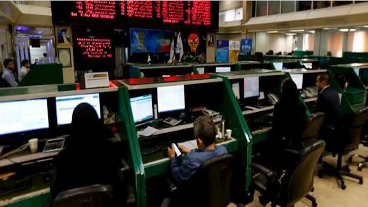 بورصة طهران تستأنف تداولاتها بعد توقف دام 80 يوماً بسبب الحرب
